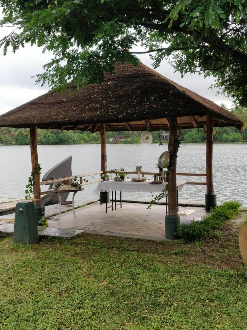 Baymaas Lake House Kochi Zewnętrze zdjęcie